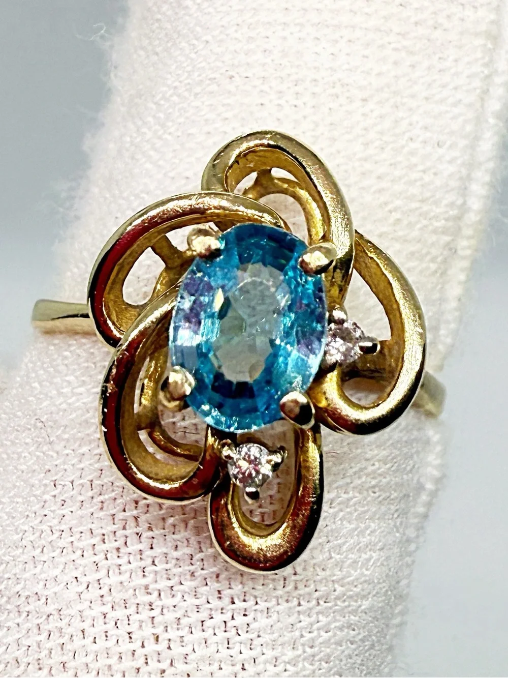 14k Gold Neon Apatite Gemstone Floral Ring!